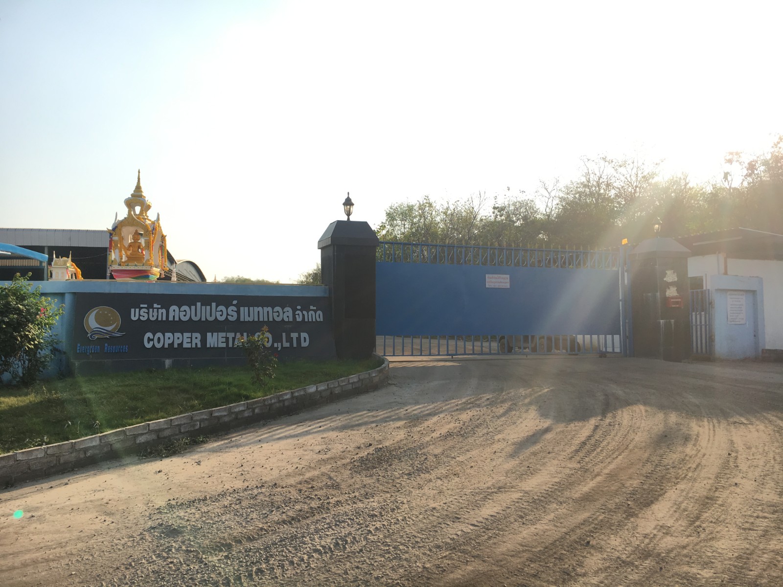 冰鎳，塊狀，銅品位15-30%，鎳品位10-20%